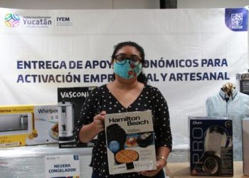El Instituto Yucateco de Emprendedores (IYEM) continúa realizando la entrega de apoyos económicos para la comercialización y en especie