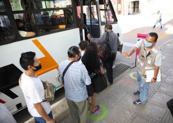 Se implementan mejoras en las zonas de ascenso y descenso del Centro de Mérida para hacer más eficiente el servicio de transporte público y proteger la salud de la población, dice gobierno del Estado
