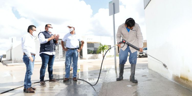El Ayuntamiento mantiene el trabajo constante para mejorar las condiciones de las zonas afectadas por las inundaciones, asegura el alcalde Renán Barrera