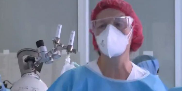 En las últimas 24 horas Italia reporta 25.271 casos nuevos de coronavirus y 356 muertes / Médicos italianos le piden al gobierno el cierre total de ante la grave situación y colapso de los sistemas sanitarios