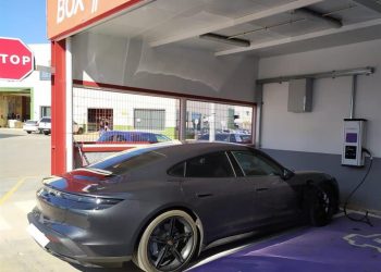 Reino Unido prohibirá la venta de vehículos a gasolina a partir de 2030 / Prohibición se había programado inicialmente para 2040, pero se adelantó diez años