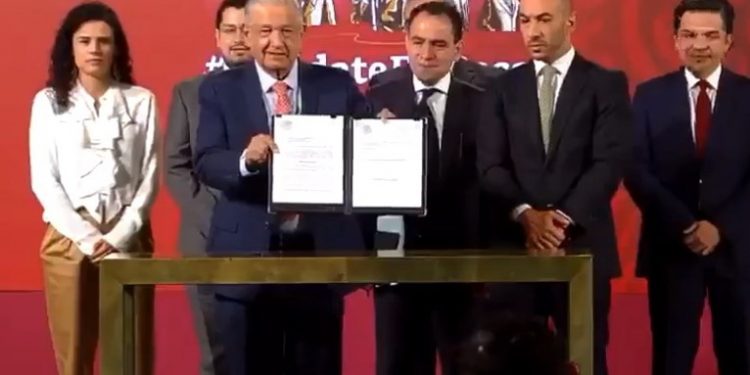 Luisa María Alcalde, secretaria del Trabajó, presento la iniciativa de reforma para “regular” el outsorcing en México / Se prohíbe la subcontratación de personal