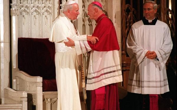 “Renuevo mi cercanía a las víctimas de todo abuso y el compromiso de la Iglesia para erradicar este mal” dice el Papa tras la revelación del informe McCarrick y sus abusos