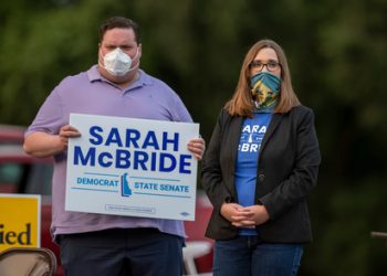Sarah McBride, secretaria de prensa nacional de la Campaña de Derechos Humanos, se convirtió en la primera senadora estatal de los Estados Unidos abiertamente transgénero