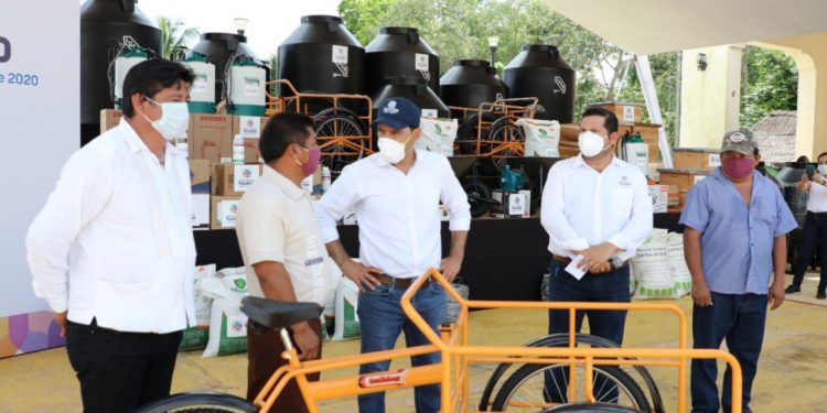 Gobernador Mauricio Vila Dosal entregó, en Kaua, herramientas, maquinaria y materiales del programa “Peso a Peso”