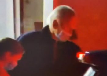 Primer traspiés del presidente electo de los Estados Unidos, Joe Biden, quien se fracturó un pie jugando con su perro, por lo que deberá utilizar una bota para caminar por varias semanas