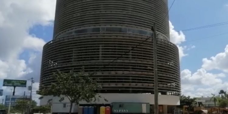 Lamentable muerte de un joven obrero conocido como Jesús Ariel González: falleció trabajando en la construcción del edificio “Orión” ante la falta de seguridad en el lugar