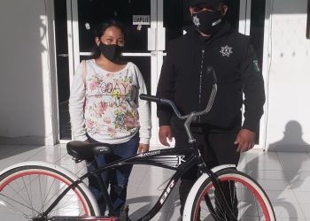 Le roban su bicicleta en Valladolid y la policía municipal la recupera cuando un hombre circulaba en otra colonia / La entregó a su legítima propietaria