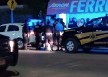 Operativo en la comisaría de Cholul concluyó con la detención del conductor de un auto VW tipo Vento, color blanco, quien aparentemente circulaba con un arma y droga