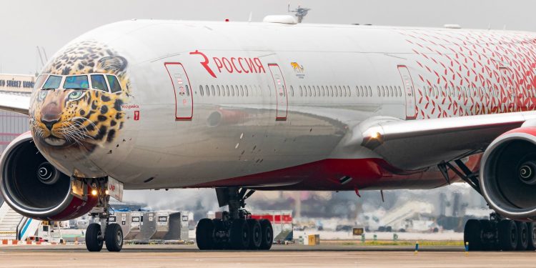 El gobierno de la ciudad de Hong Kong extendió una cuarentena obligatoria de 21 días a todos los viajeros de fuera de China / Vetan entrada de turistas de Sudáfrica