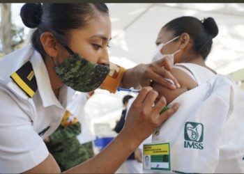 Las personas más ricas de Gran Bretaña están ofreciendo miles de libras para no tener que hacer cola para obtener su primera dosis de la vacuna contra el coronavirus