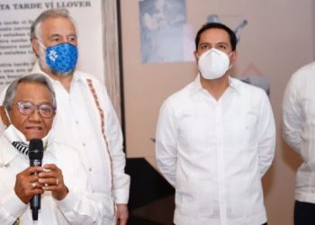 Armando Manzanero se contagió de coronavirus y está hospitalizado delicado, confirma su familia / La semana pasada estuvo en la inauguración en Mérida de la “Casa Manzanero”