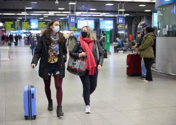 Comisión Europea pide a gobiernos de la Unión Europea suspender la decisión de prohibir vuelos y tránsito de trenes con Inglaterra: podría dejar varados a millones