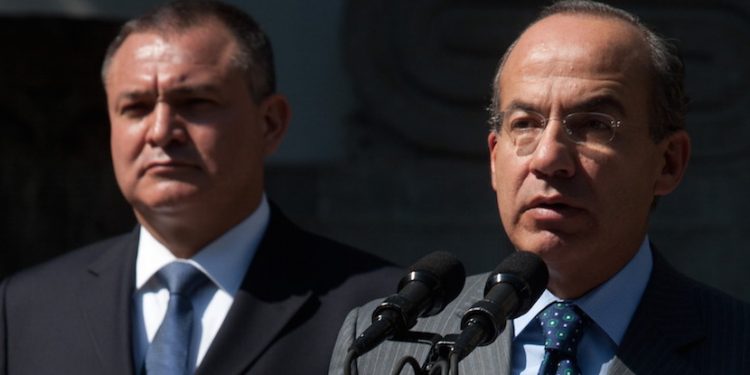 La FGR informó que aseguró 3 inmuebles propiedad de Genaro García Luna, quien fungió como secretario de Seguridad Pública durante el sexenio del presidente Felipe Calderón