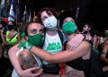 Argentina aprobó el proyecto de ley que legaliza la interrupción voluntaria del embarazo enviado al legislativo por el gobierno de Alberto Fernández