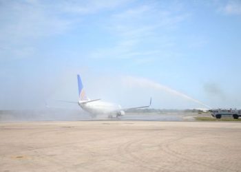 Yucatán incrementa su conexión aérea internacional al anunciar el nuevo vuelo Mérida- Oakland / Recientemente también se reactivó el vuelo Mérida-Houston