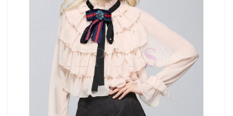 No costó 38 mil pesos la blusa que usó Beatriz Gutiérrez Müller, esposa del presidente, Andrés Manuel López Obrador, para dar el mensaje de Nochebuena por redes sociales: vale unos mil 342 pesos