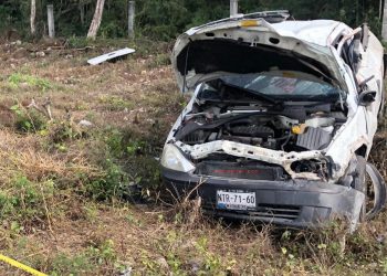 Conductor perdió el control del vehículo sobre la carretera Mérida-Campeche: dio de vuelcos y falleció en el lugar del accidente