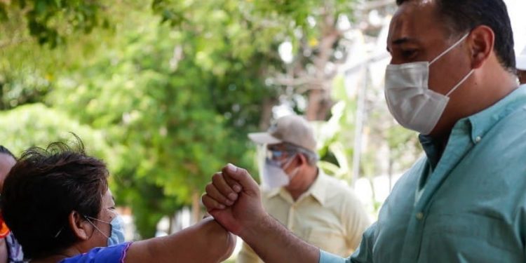 En el CAREM el ayuntamiento de Mérida organizó dinámicas navideñas para llevar momentos de diversión y esparcimiento a las mujeres y niños que permanecen en el lugar