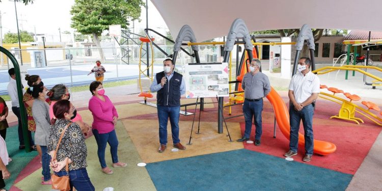 El alcalde Renán Barrera Concha.realizó la entrega de los trabajos de rehabilitación del parque Polígono 108 “La CROC”