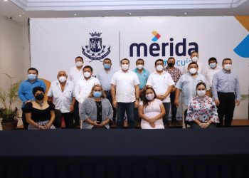 El alcalde de Mérida, Renán Barrera Concha, se reunió con los integrantes de la Federación de Sindicatos, Uniones, Agrupaciones, Similares y Conexos