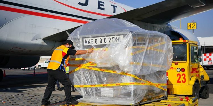 El gobierno de México recibió esta mañana un nuevo embarque con siete mil 800 dosis de vacunas contra el virus SARS-CoV-2, con lo cual suman 53 mil 625 dosis de vacunas recibidas