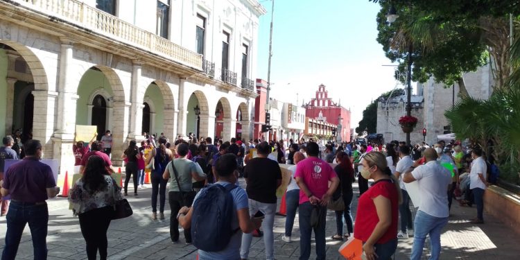 El gobierno del Estado aceptó dialogar con los organizadores de banquetes y bodas luego de que se manifestaron en el centro de Mérida el día de ayer