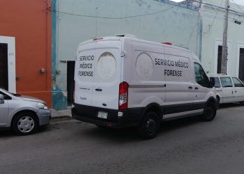 Vecinos de la calle 57 del centro descubrieron un cadáver en putrefacción en uno de los departamentos en renta en una casa por el desagradable olor