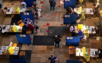 La OMS critica “el egoísmo de los países ricos y las farmacéuticas por el acaparamiento de las vacunas contra el COVID-19”: El mundo “está al borde de un catastrófico fracaso moral”, dice