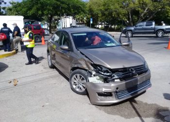 Despistado conductor que ignoró el semáforo ocasionó una carambola, en el norte de la ciudad, en el cual estuvieron implicados tres vehículos, con un saldo de dos lesionados