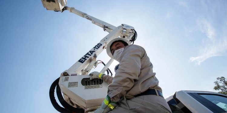 “Avanza a buen ritmo la renovación de luminarias en el municipio”, dice el alcalde Renán Barrera / Se han cambiado 1,221 luminarias tipo LED de un total de 1,500 programadas