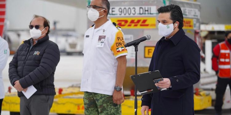 El gobierno de México recibió este martes 19 de enero el sexto embarque de la farmacéutica Pfizer-BioNTech con un total de 219,375 dosis de vacunas sumando un total de 766,350