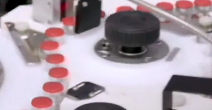 “Hoy pensamos que es casi ineficaz para las personas mayores de 65 años” la vacuna de AstraZeneca, dice el presidente francés, Emmanuel Macron