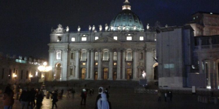 Papa Francisco institucionaliza participación de las mujeres en las celebraciones litúrgicas a través de una motu proprio: los ministerios del acólito, abiertos también a las mujeres