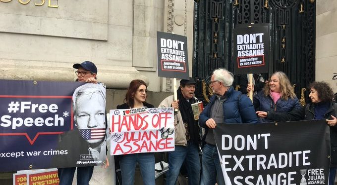 La justicia británica negó la extradición del fundador de WikiLeaks, Julian Assange, a Estados Unidos para ser juzgado por cargos de espionaje luego de revelar vídeos e informaciones sobre crímenes de guerra