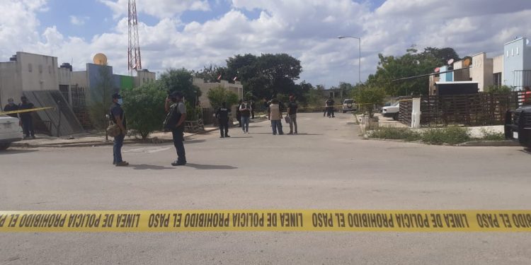 Una persona fue asesinada a balazos en la calle 91 y 23 del Fraccionamiento Dzoyolá de Kanasín / Según vecinos tiene 7 impactos de bala