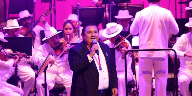 Tras el fallecimiento del trovador Tony Espinosa, la Secretaría de la Cultura y las Artes (Sedeculta) invita al público a recordarlo en su última actuación en el marco de la Gala Yucateca