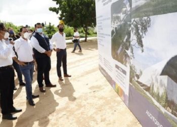 Autoridades municipales dicen que atendieron a vecinos del fraccionamiento Francisco de Montejo para responder a inquietudes y peticiones relacionadas a la construcción de la tercera etapa del megaparque “Paseo de Henequenes”