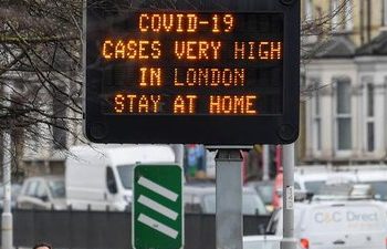 Los hospitales públicos en Londres se encuentran saturados y cerca de colapsar por la gran cantidad de pacientes que son hospitalizados / Podrían montar carpas como en ataques terroristas