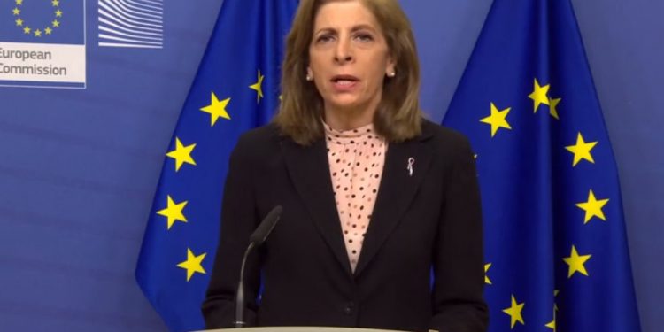 Muy dura la respuesta de la Unión Europea a la cancelación o retraso en el envío de vacunas de Pfizer y de Astra Zeneca: se podría llegar hasta a un bloqueo de todas las vacunas que se producen en suelo europeo