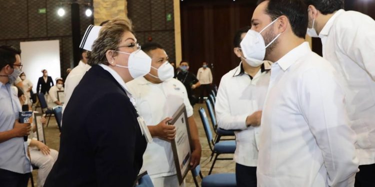 En el marco del Día Nacional de la Enfermera y Enfermero, gobernador Vila agradeció en nombre de todos los yucatecos la labor que estos profesionales de salud realizan