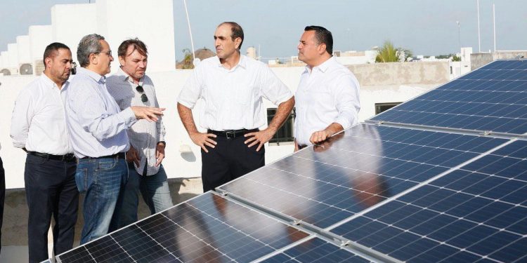 “Mérida se mantiene firme en las acciones ante el cambio climático”, asegura el alcalde Renán Barrera: estímulos en el pago del predial a quienes cuenten en sus casas o empresas con páneles solares o azoteas verdes