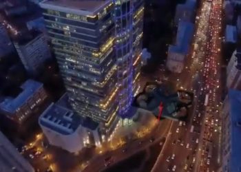 Cadillac ha presentado planes para su primer prototipo de un taxi aéreo autónomo con drones voladores que podría llevarlo a trabajar en minutos en un mundo de ciudades paralizadas
