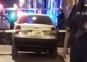 Fallece hombre de la tercera edad después de ver al médico en el auto en el que sus familiares lo llevaban de vuelta a su casa