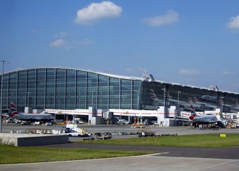 Sólo los desesperados y los ricos viajarán advierte el director ejecutivo del aeropuerto de Heathrow en Londres tras aprobación de pruebas y cuarentena a quienes lleguen a suelo británico