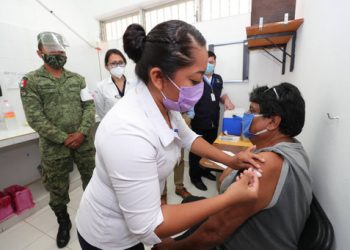 Solicita el gobernador Vila Dosal comenzar la vacunación contra el coronavirus en zonas urbanas de Yucatán y concluir aplicación de dosis a personal de salud del sector público y privado