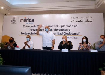 Alcalde Renan Barrera y actual aspirante por el PAN a la alcaldía de Mérida explicó que las planillas no las elige él, luego de que circuló versión de que Celia Rivas está incluida en la planilla blanquiazul