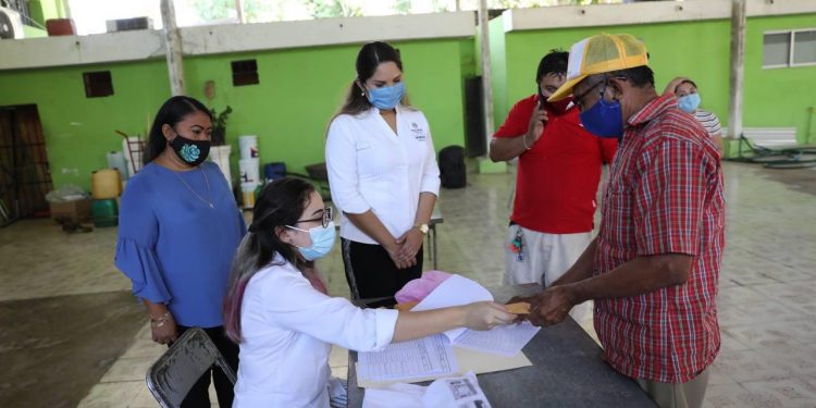 Entregan apoyos en los municipios de Izamal, Cacalchén, Bokobá y Tekantó / Forman parte de  estímulos económicos por más de 1.5 millones de pesos del Programa de Estímulo Económico a la Producción de Fibra de Henequén