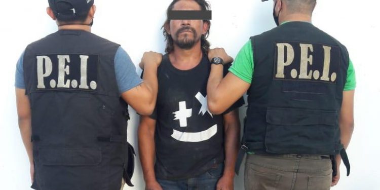 Elementos de la Secretaría de Seguridad Pública (SSP) adscritos a la Policía Estatal de Investigación (PEI) detuvieron a narcomenudista en la carretera Kaua-Valladolid