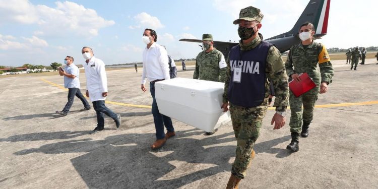 Mauricio Sauri Vivas supervisó la llegada a Yucatán de 15,630 dosis de vacunas contra el coronavirus enviadas por el gobierno federal y que serán aplicadas en Valladolid, Motul y Conkal